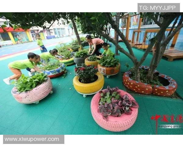 足球明星在街头捡瓶子展现环保意识引发热议与关注