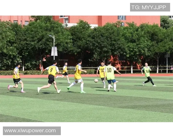 足球明星走进校园点燃孩子们的足球梦想与激情